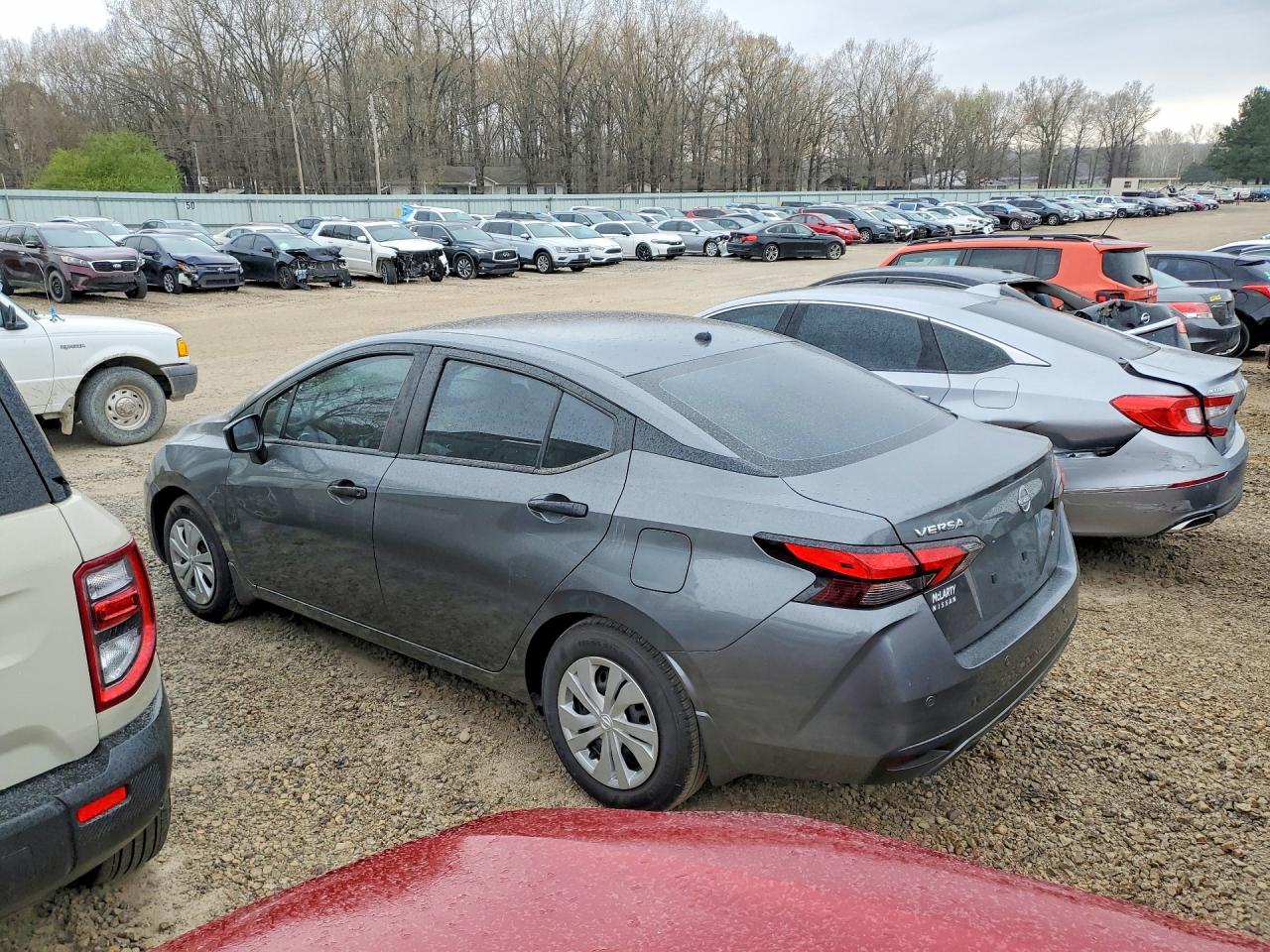 Nissan Versa S
