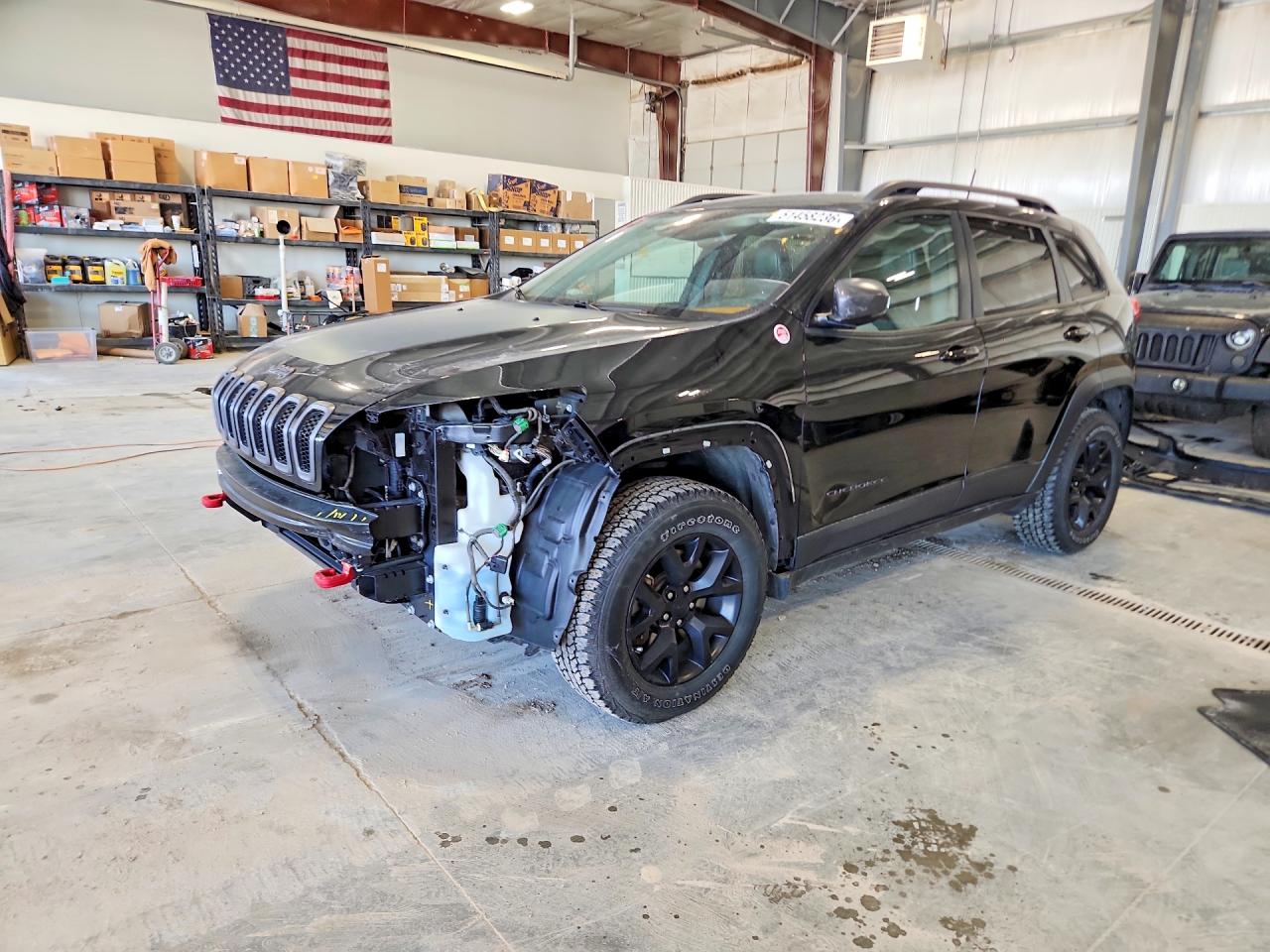 Salvage Jeep Cherokee Image