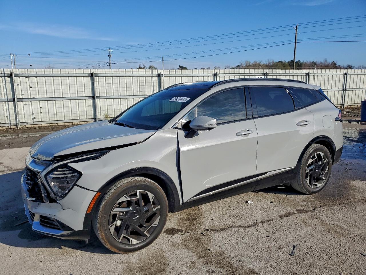 Salvage Kia Sportage Image