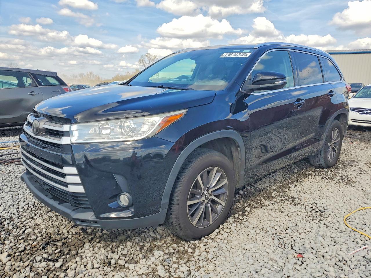 2017 Toyota Highlander 5TDKZRFH9HS******