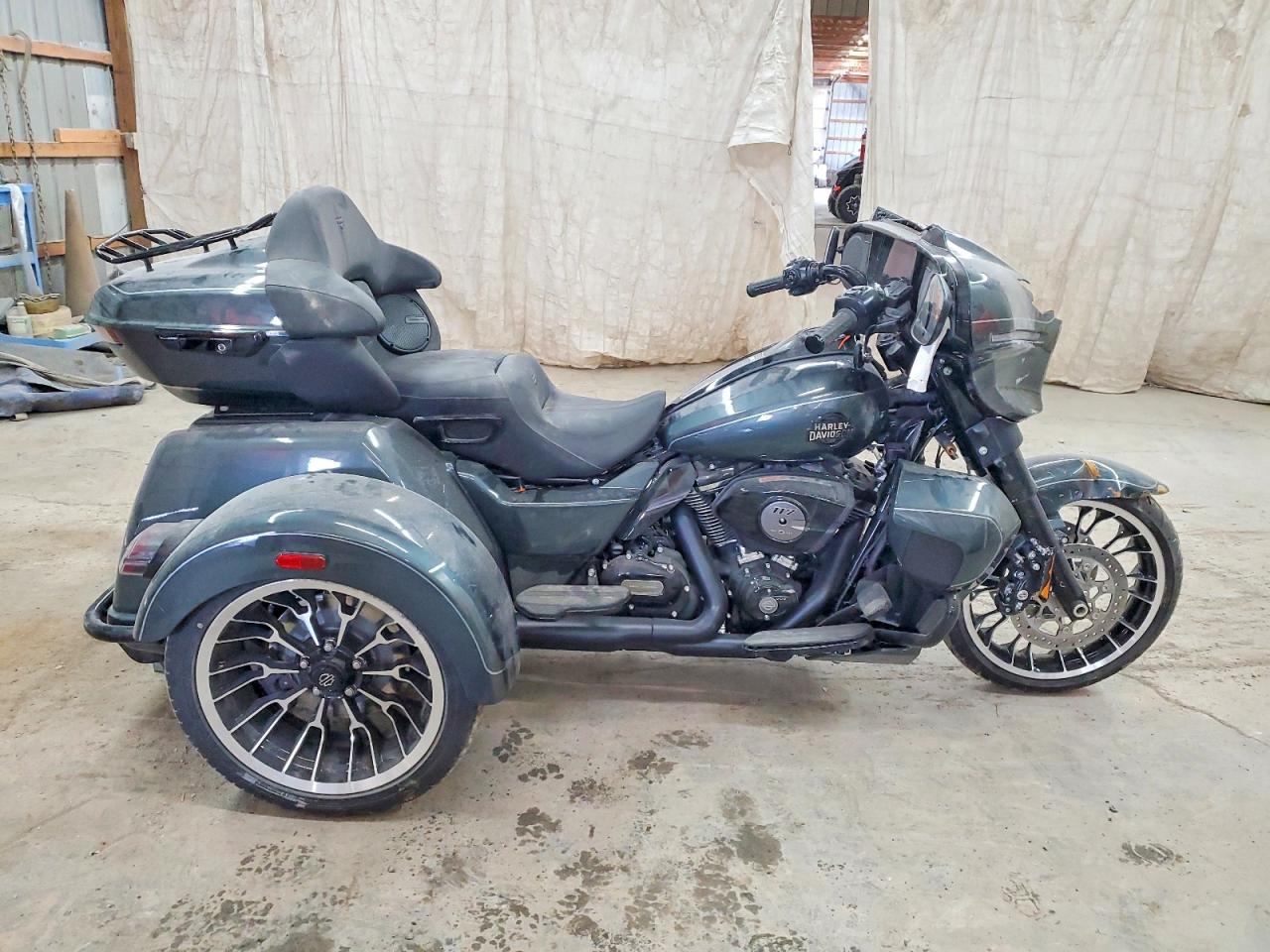 Salvage Harley-Davidson Flhlt Image