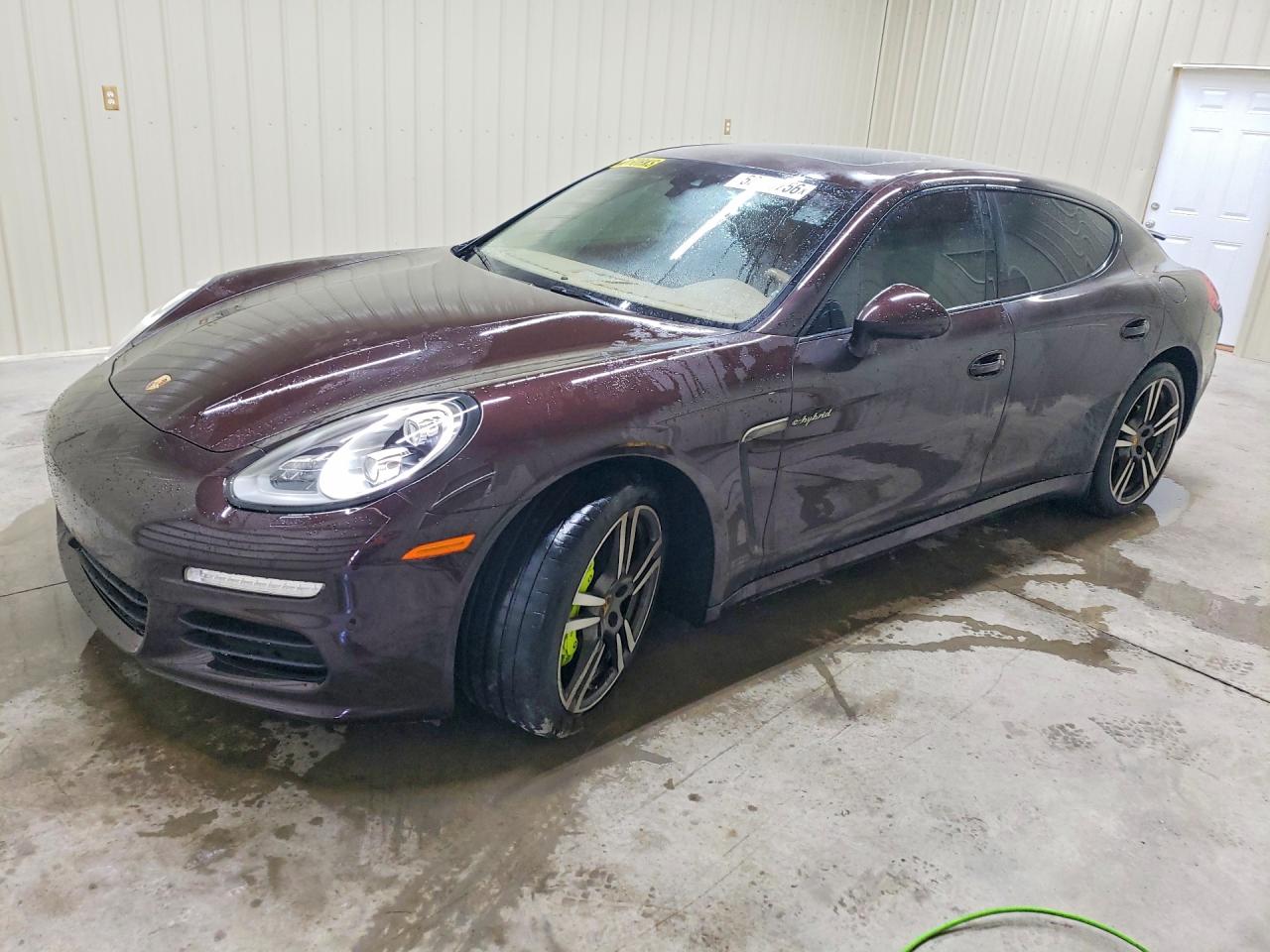 Salvage Porsche Panamera Image