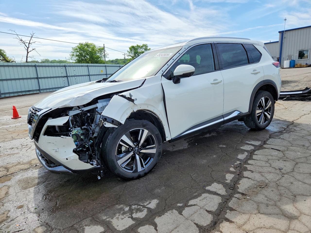 Salvage Nissan Rogue Image