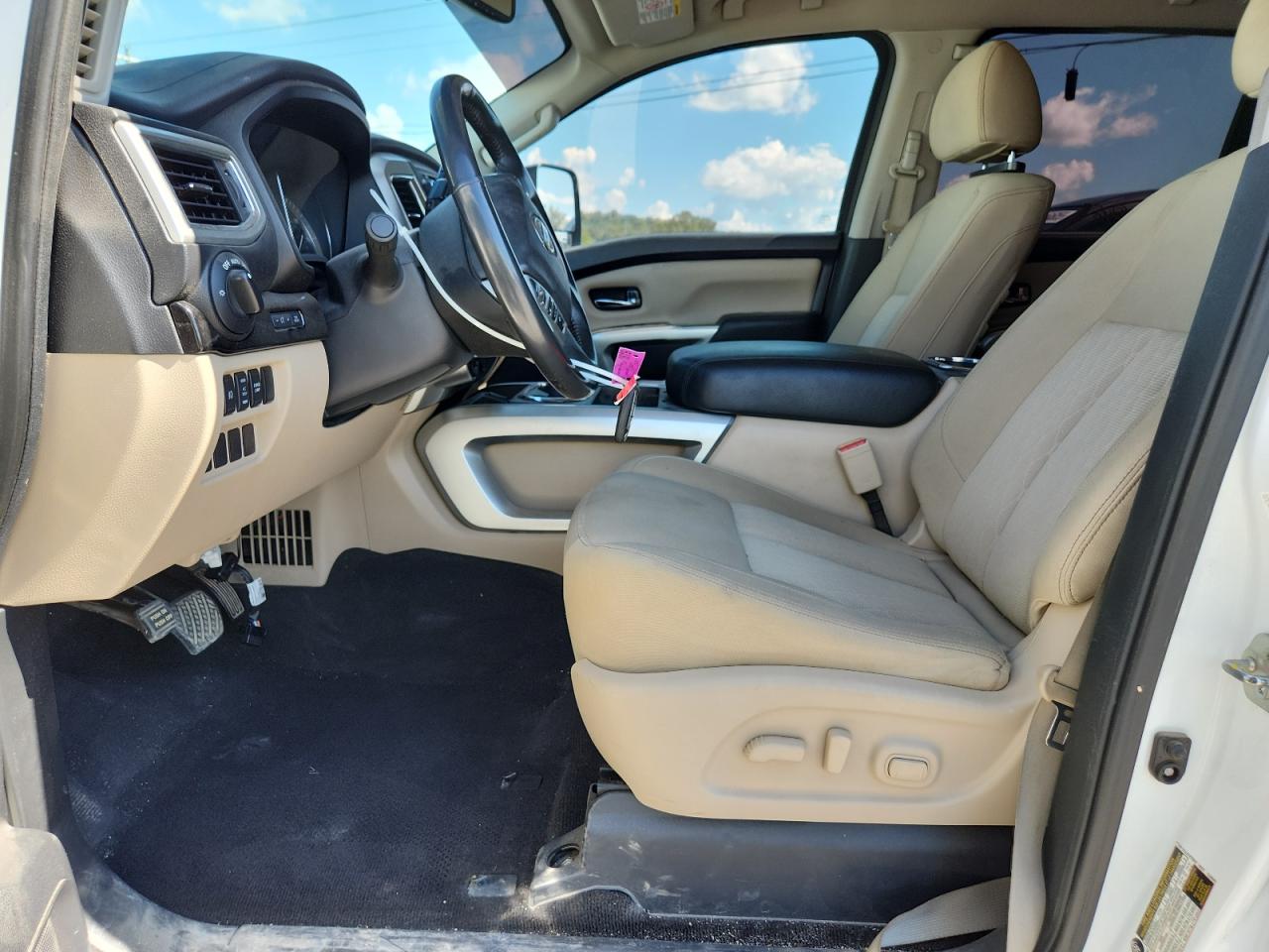 Nissan Titan Sl