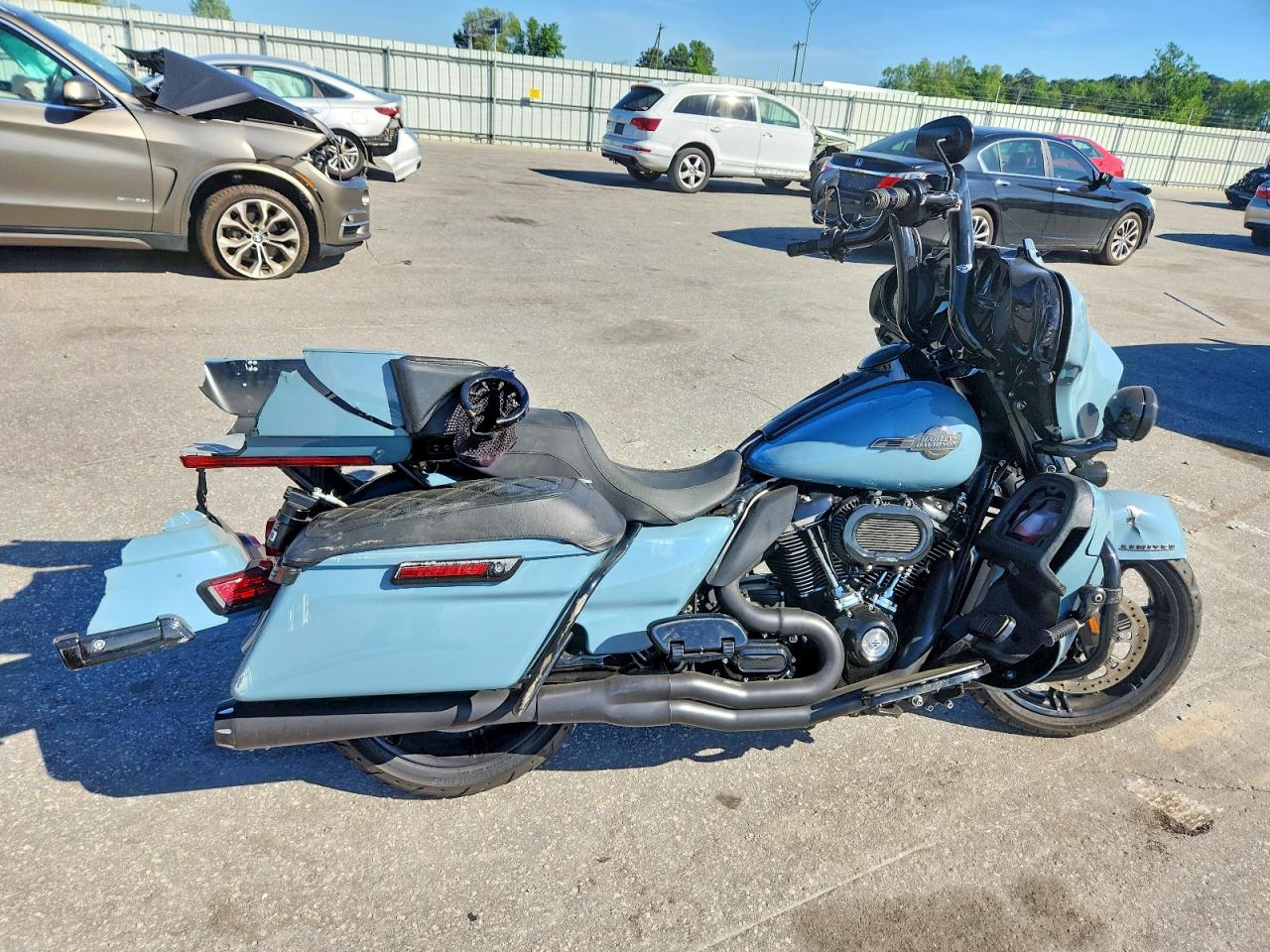 Salvage Harley-Davidson Fl Image