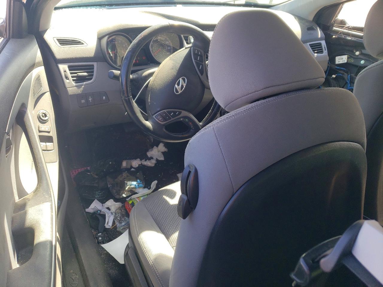 Hyundai ELANTRA Base