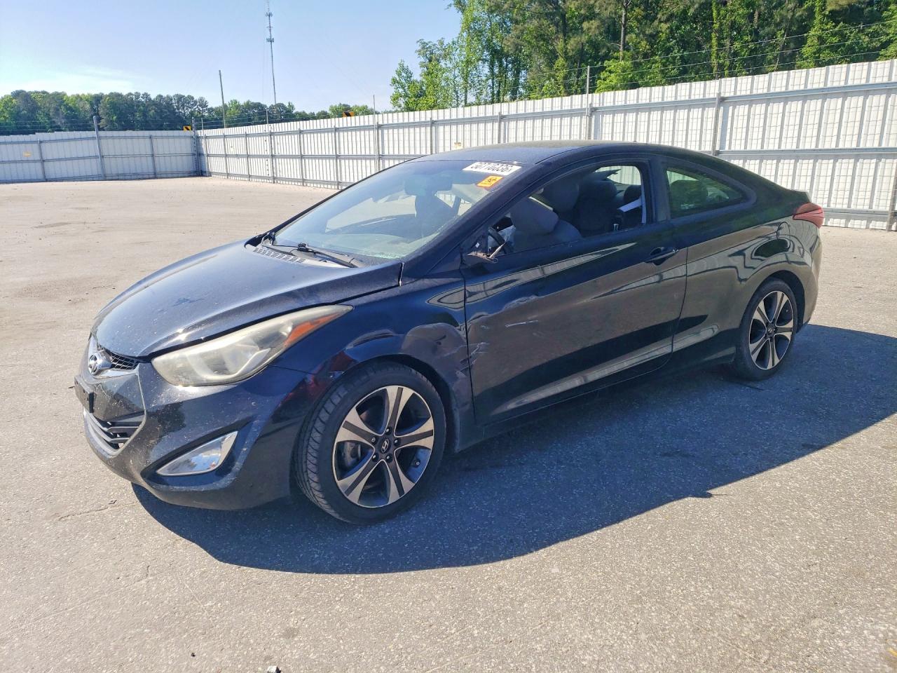 Salvage Hyundai ELANTRA Image