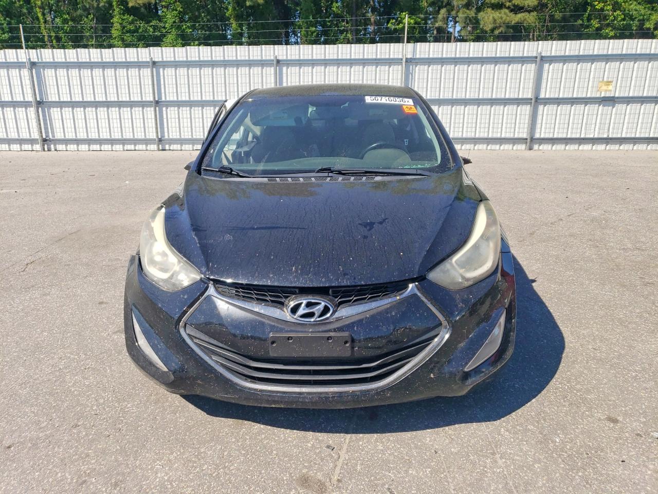 Hyundai ELANTRA Base
