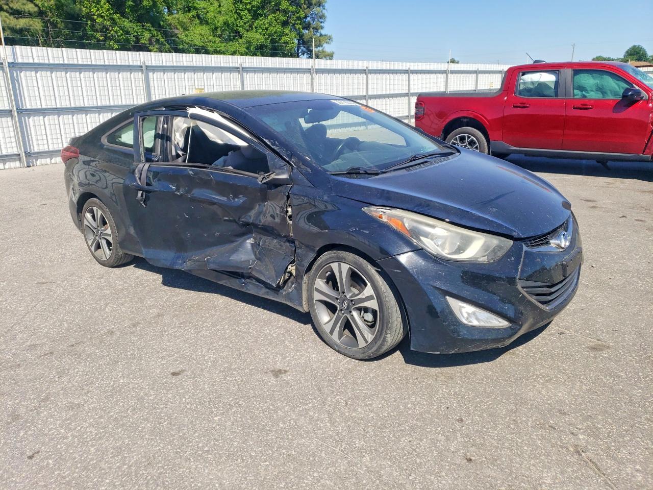 Hyundai ELANTRA Base