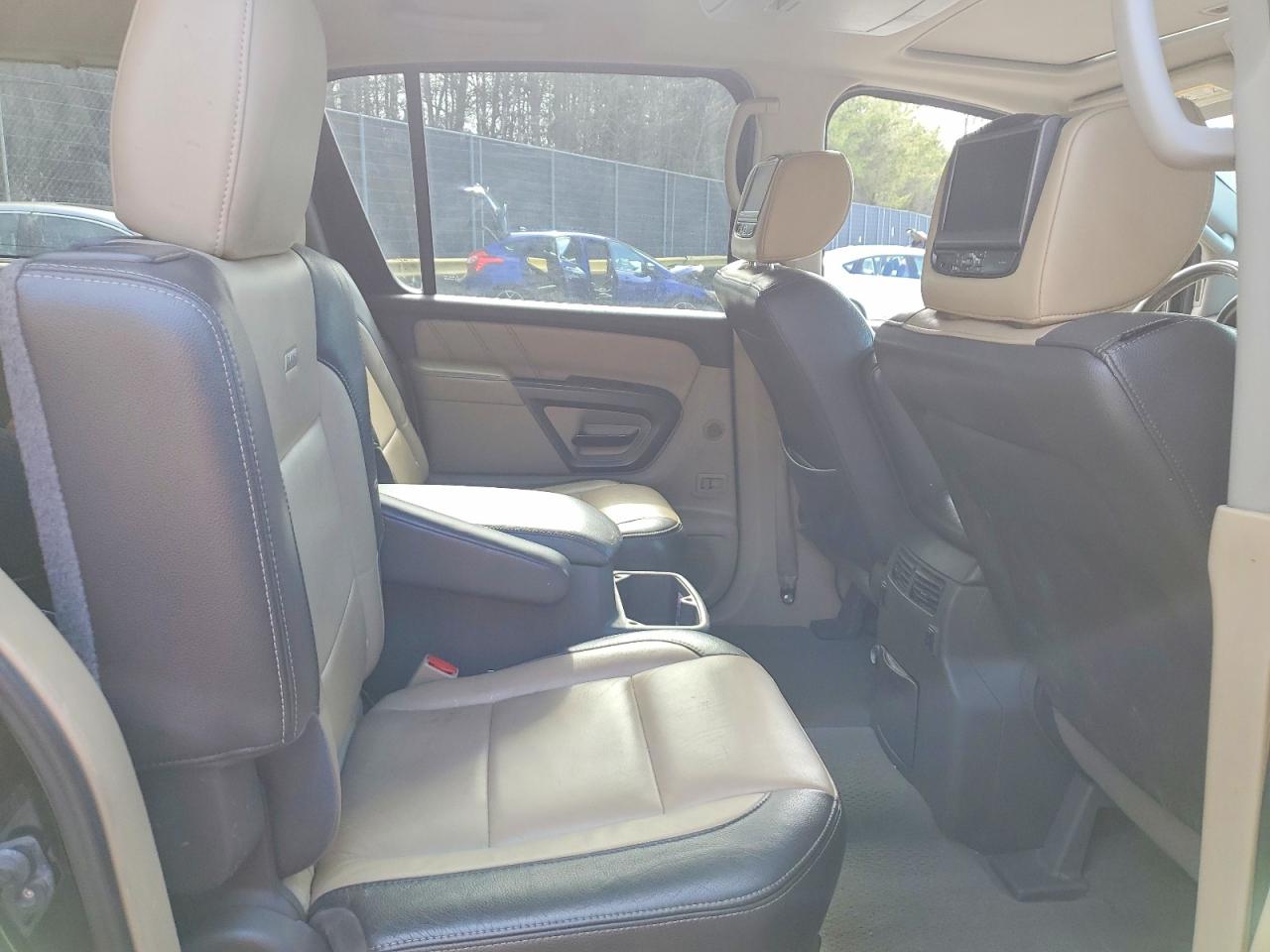 Nissan Armada Platinum
