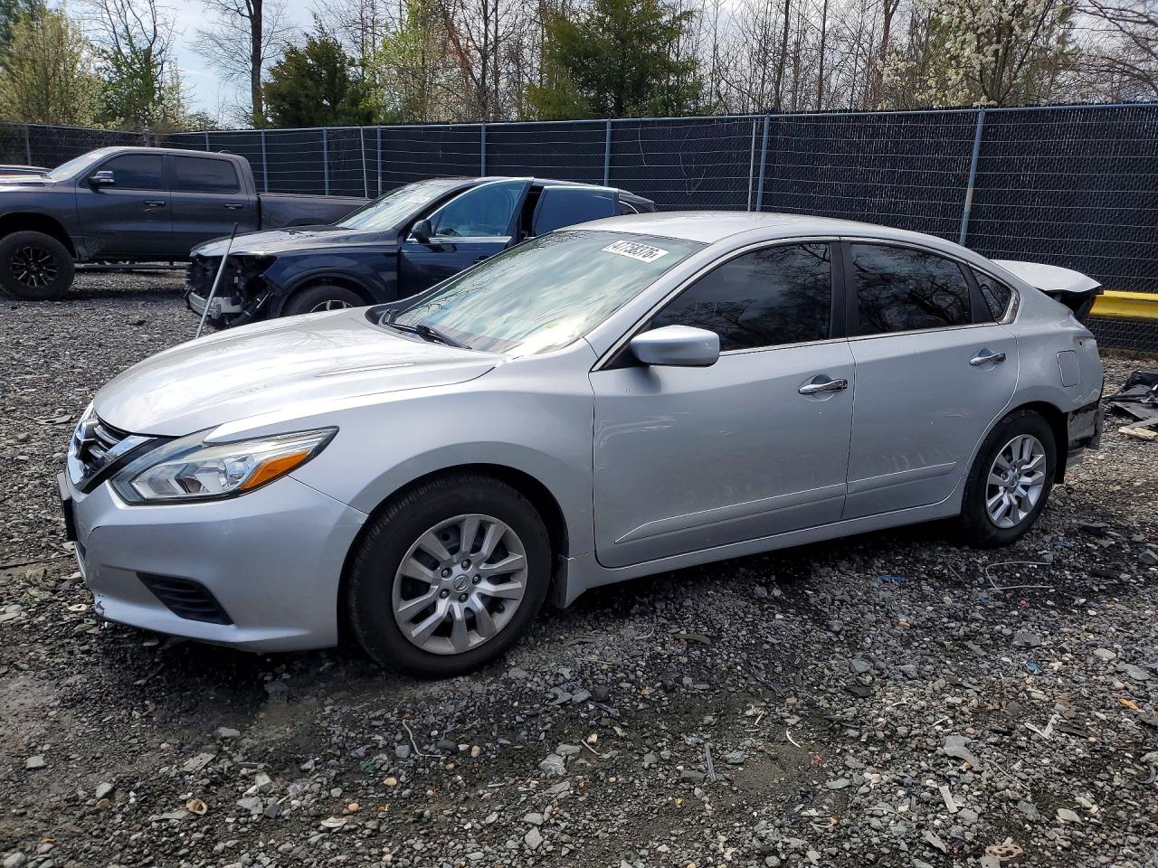 Salvage Nissan Altima Image