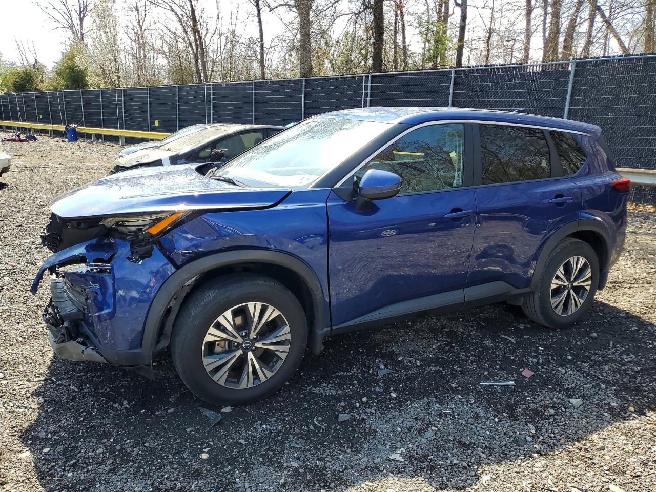 Salvage Nissan Rogue Image