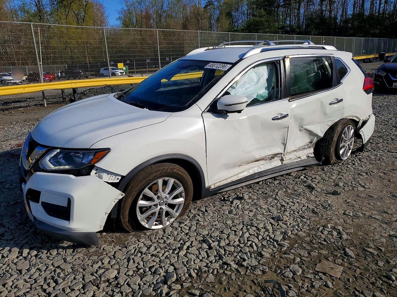 Salvage Nissan Rogue Image