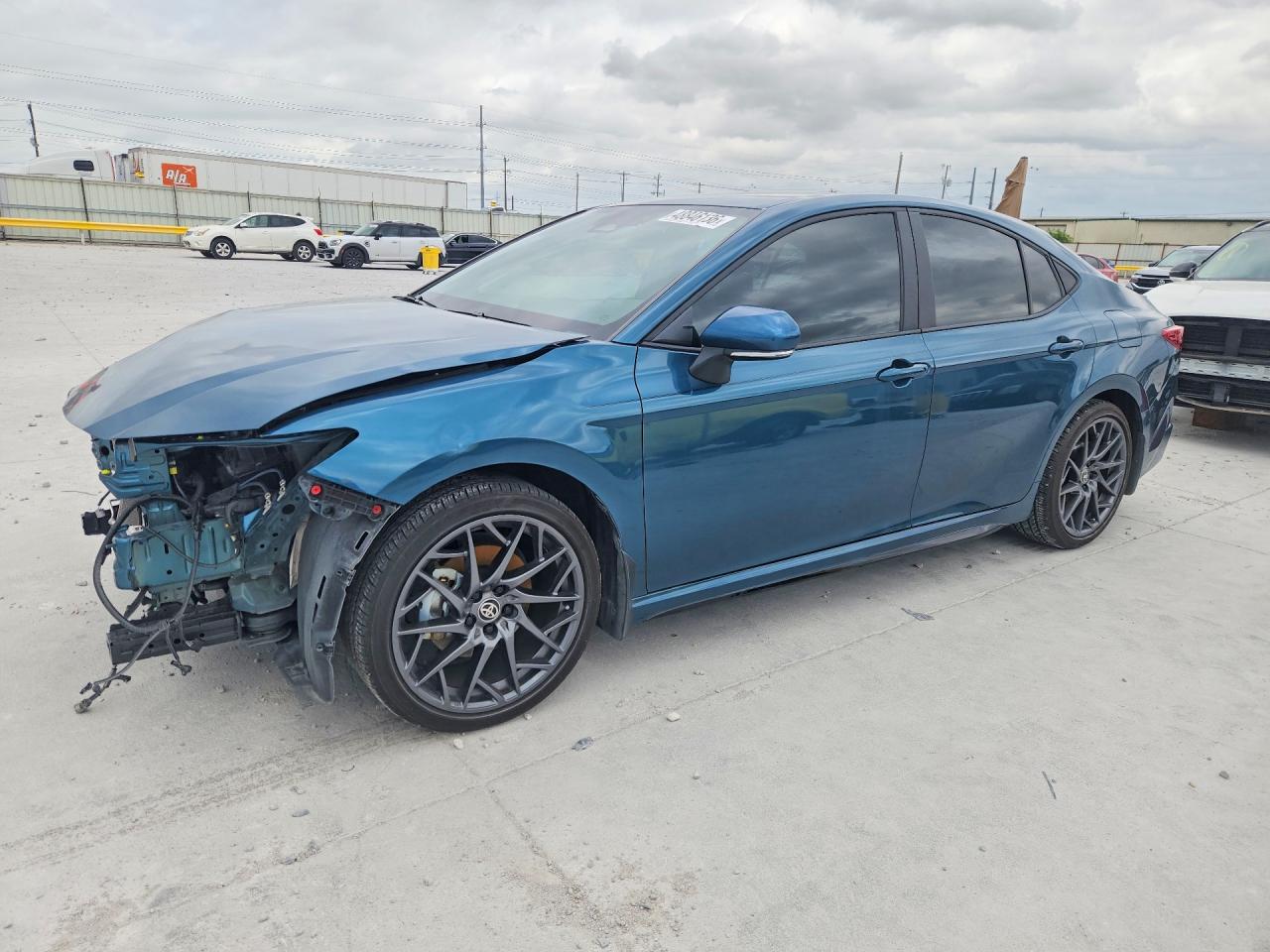 Salvage Toyota Camry Image