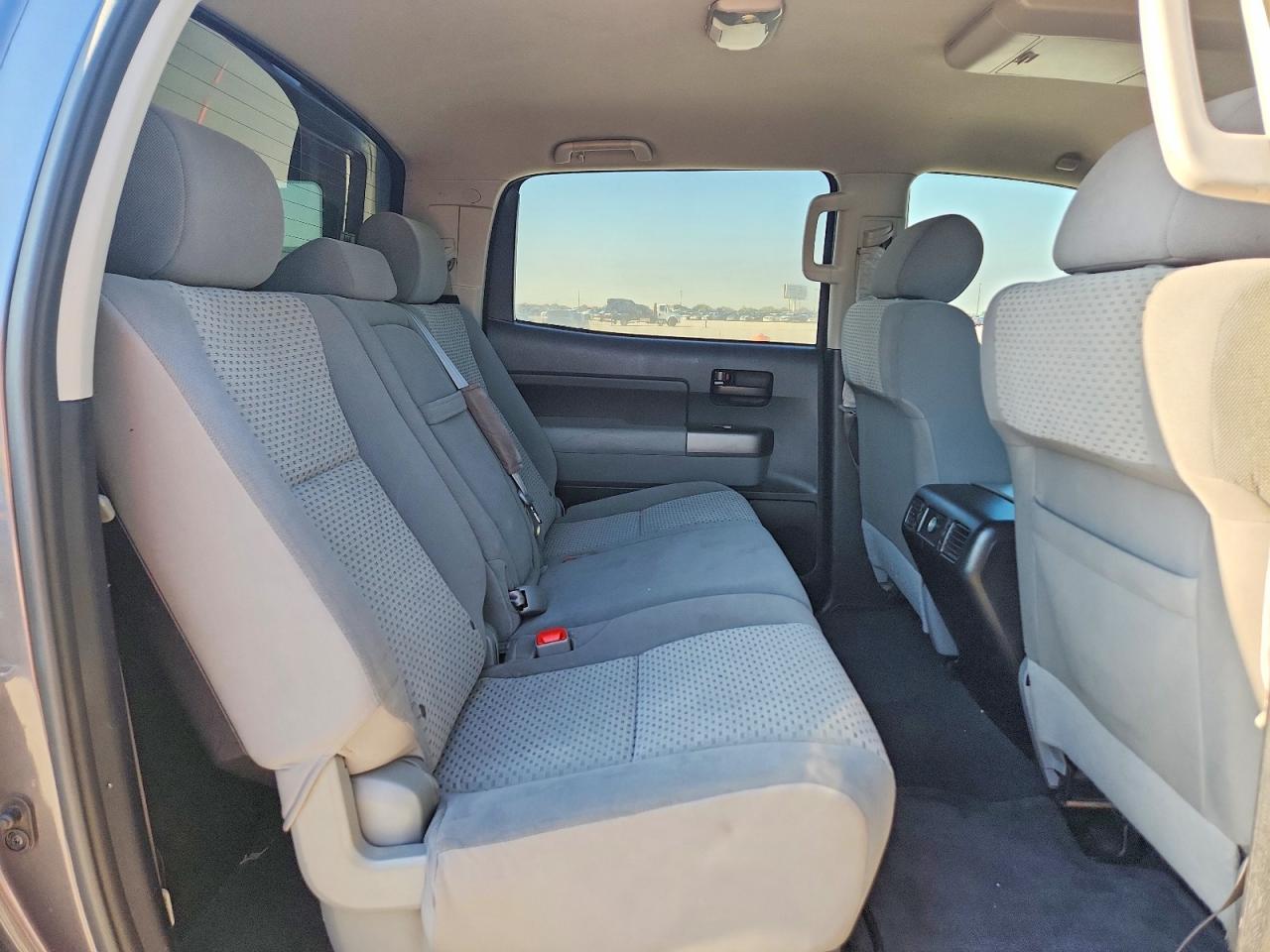 Toyota Tundra Crewmax Sr5