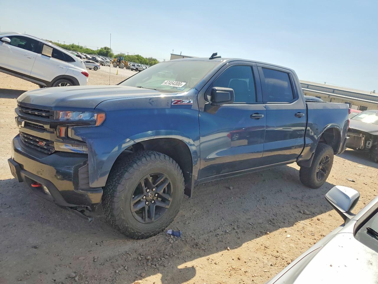 Salvage Chevrolet Silverado Image