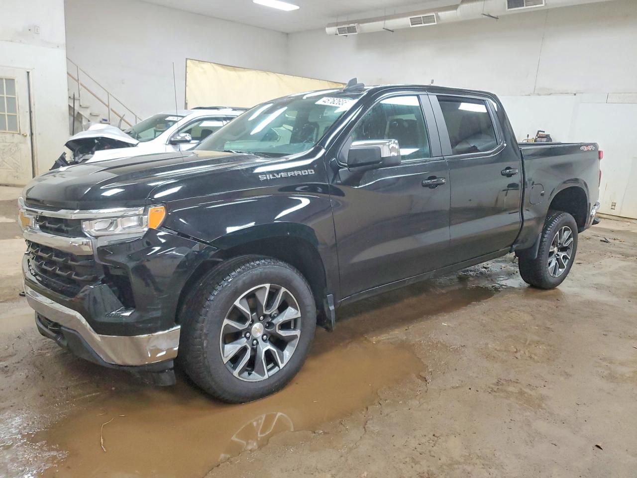 Salvage Chevrolet Silverado Image