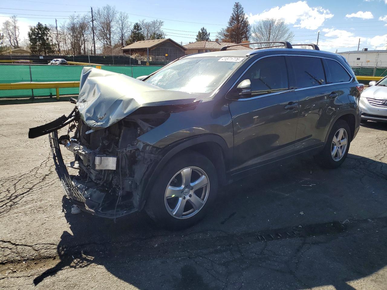 Salvage Toyota Highlander Image