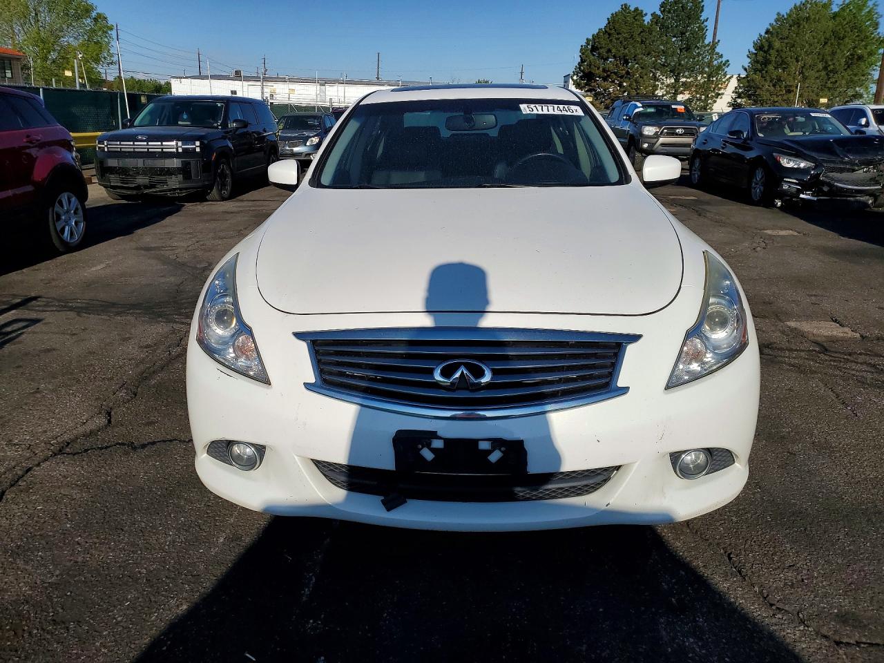 INFINITI Q40 Base Base