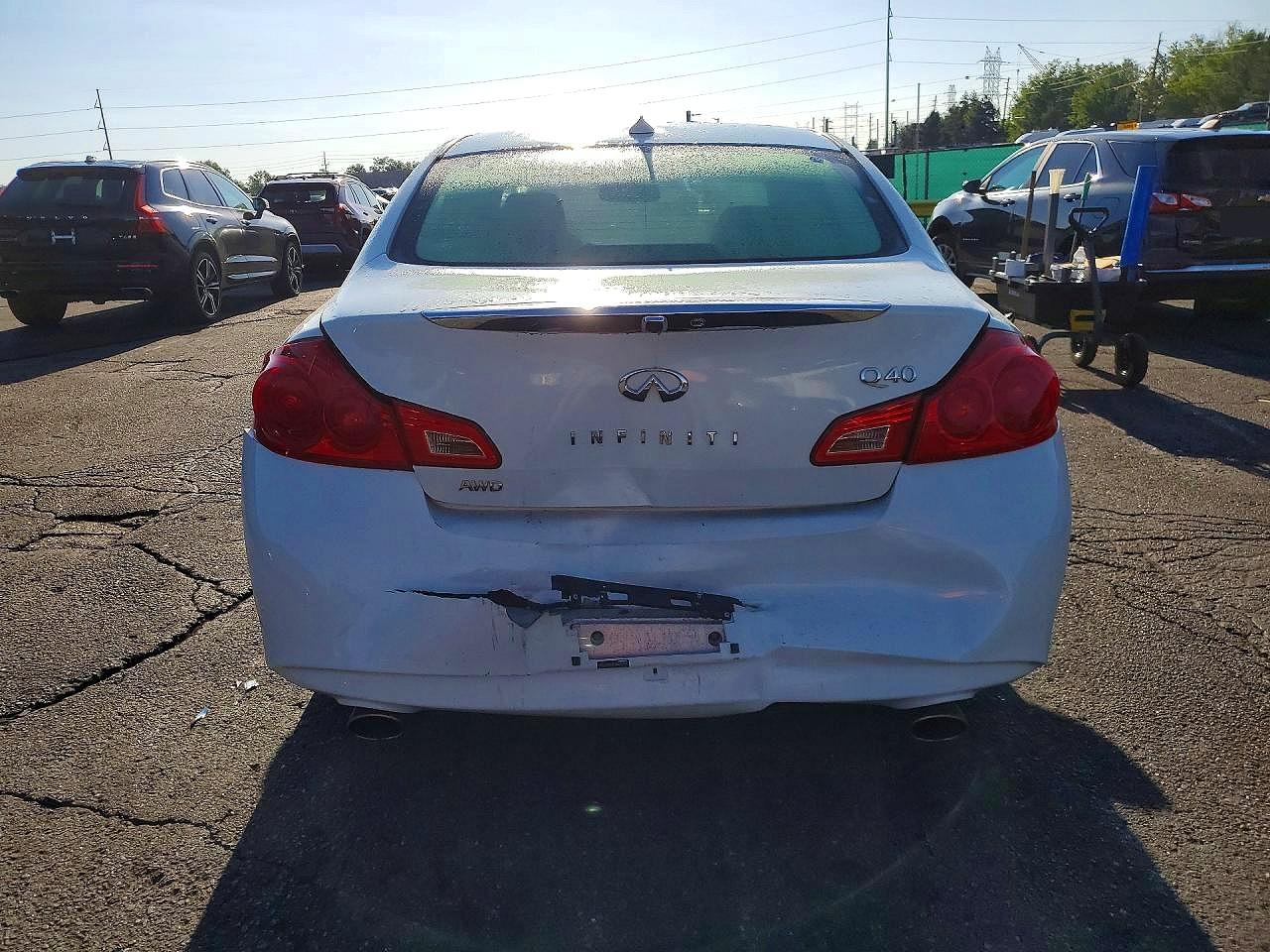 INFINITI Q40 Base Base