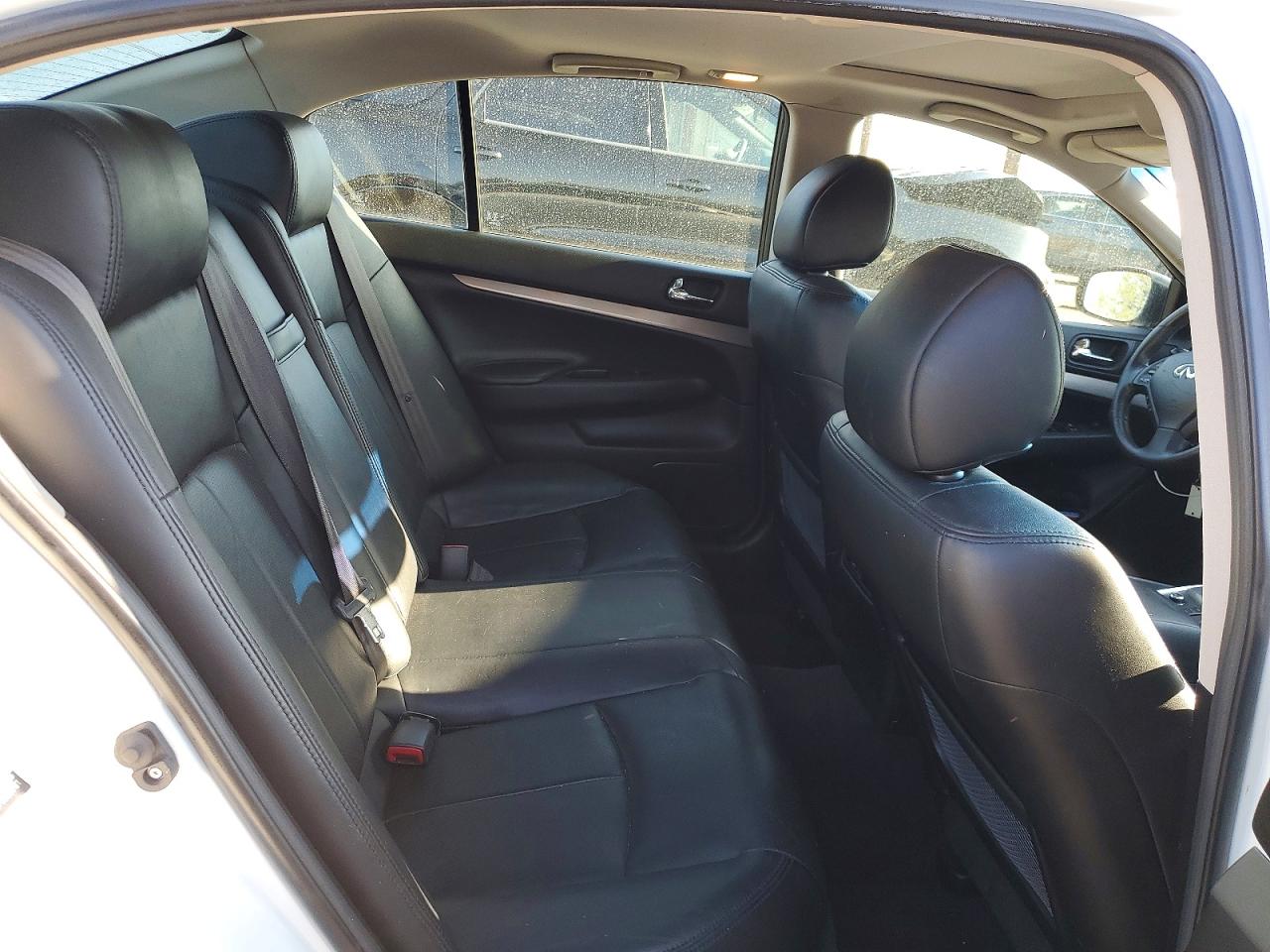 INFINITI Q40 Base Base