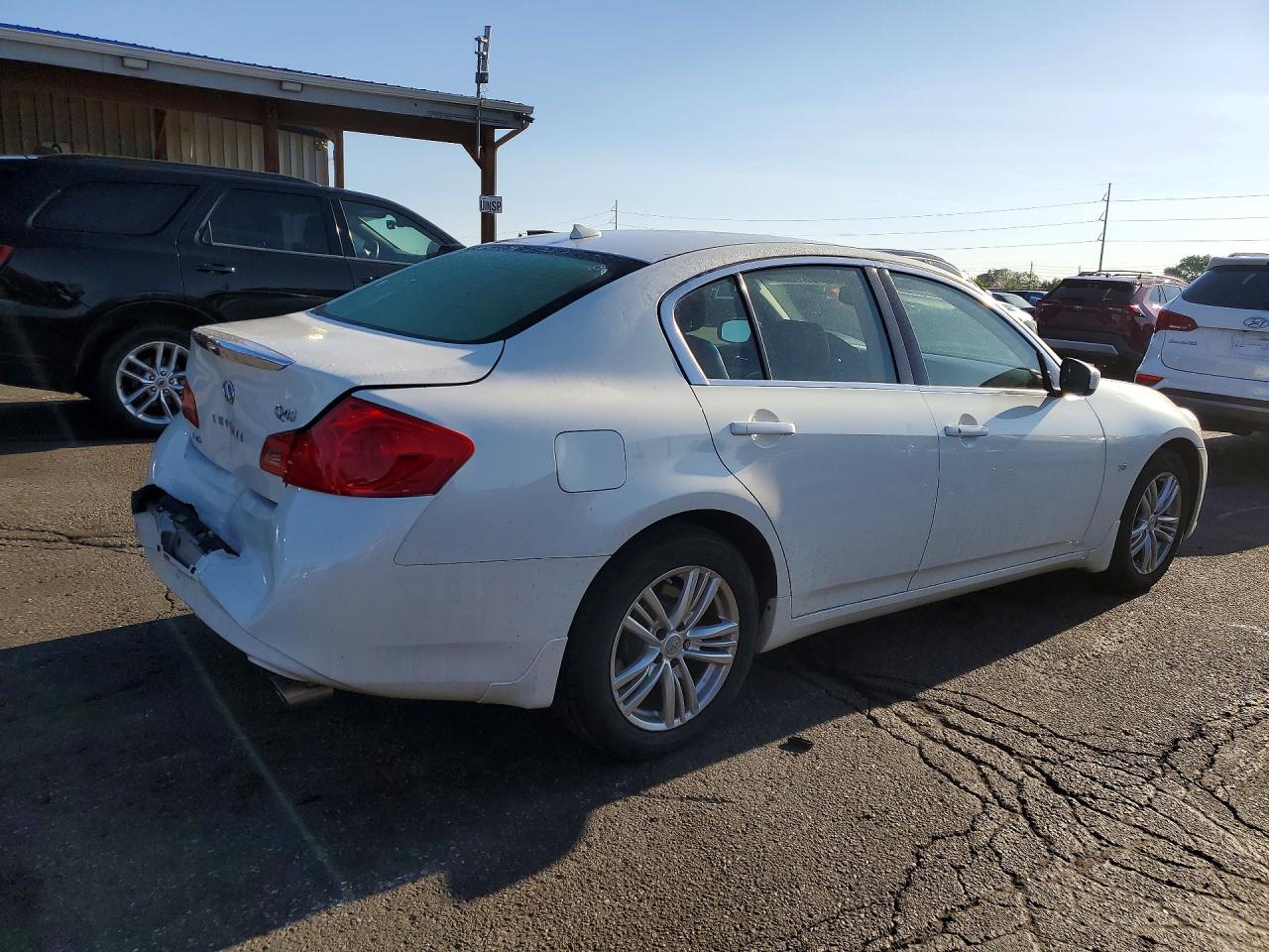 INFINITI Q40 Base Base
