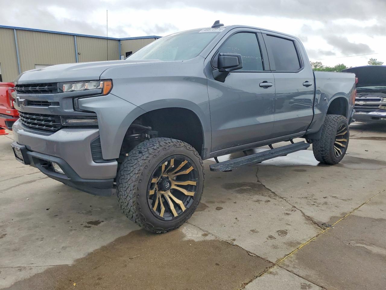 Salvage Chevrolet Silverado Image