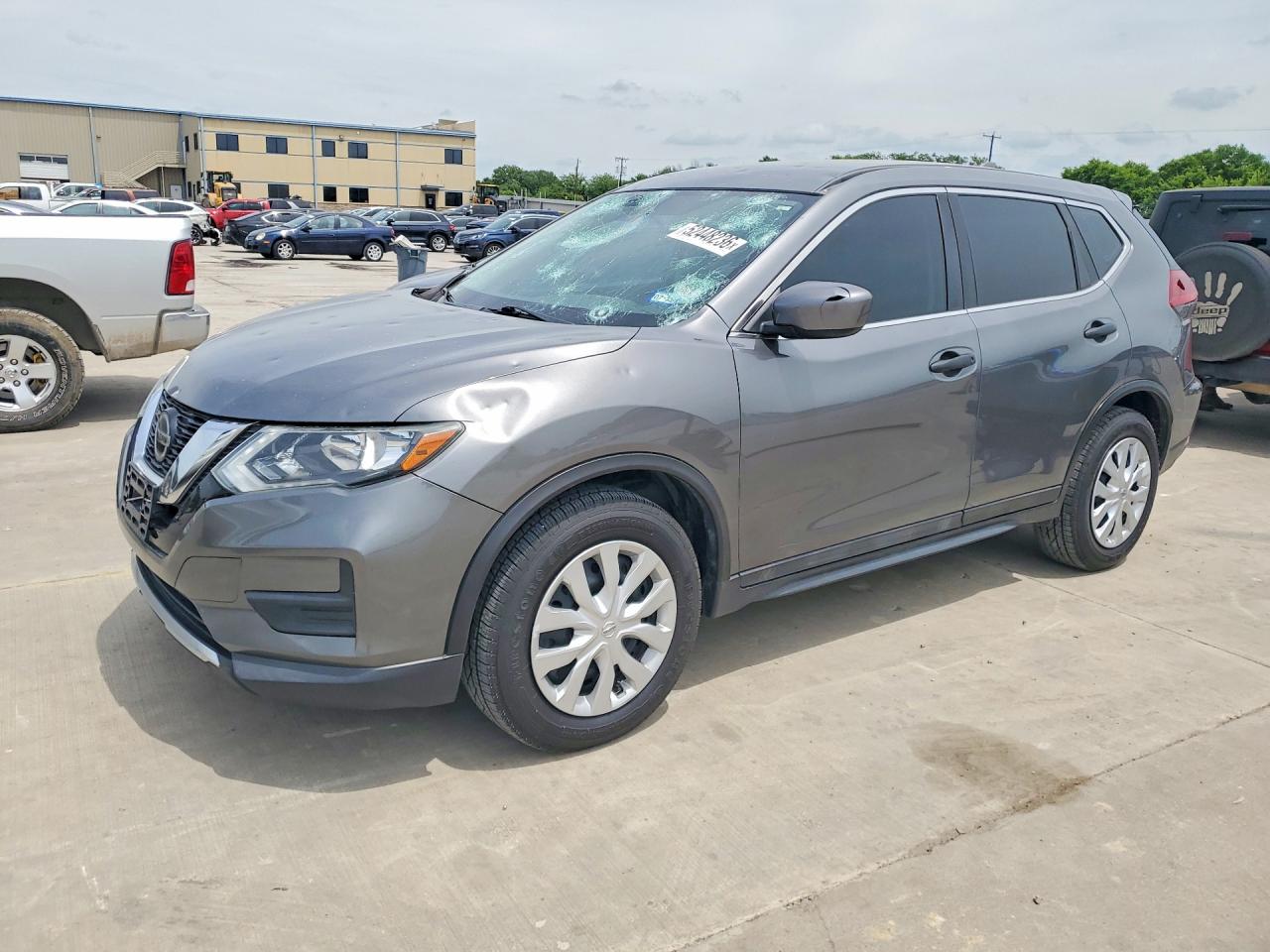 Salvage Nissan Rogue Image