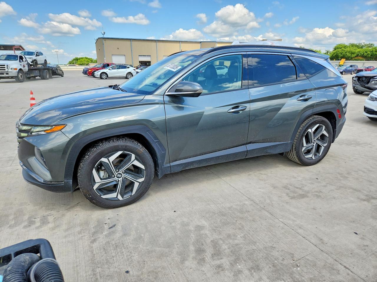 Salvage Hyundai TUCSON Image
