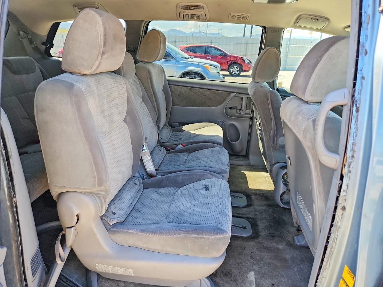 Toyota Sienna Le 8-passenger
