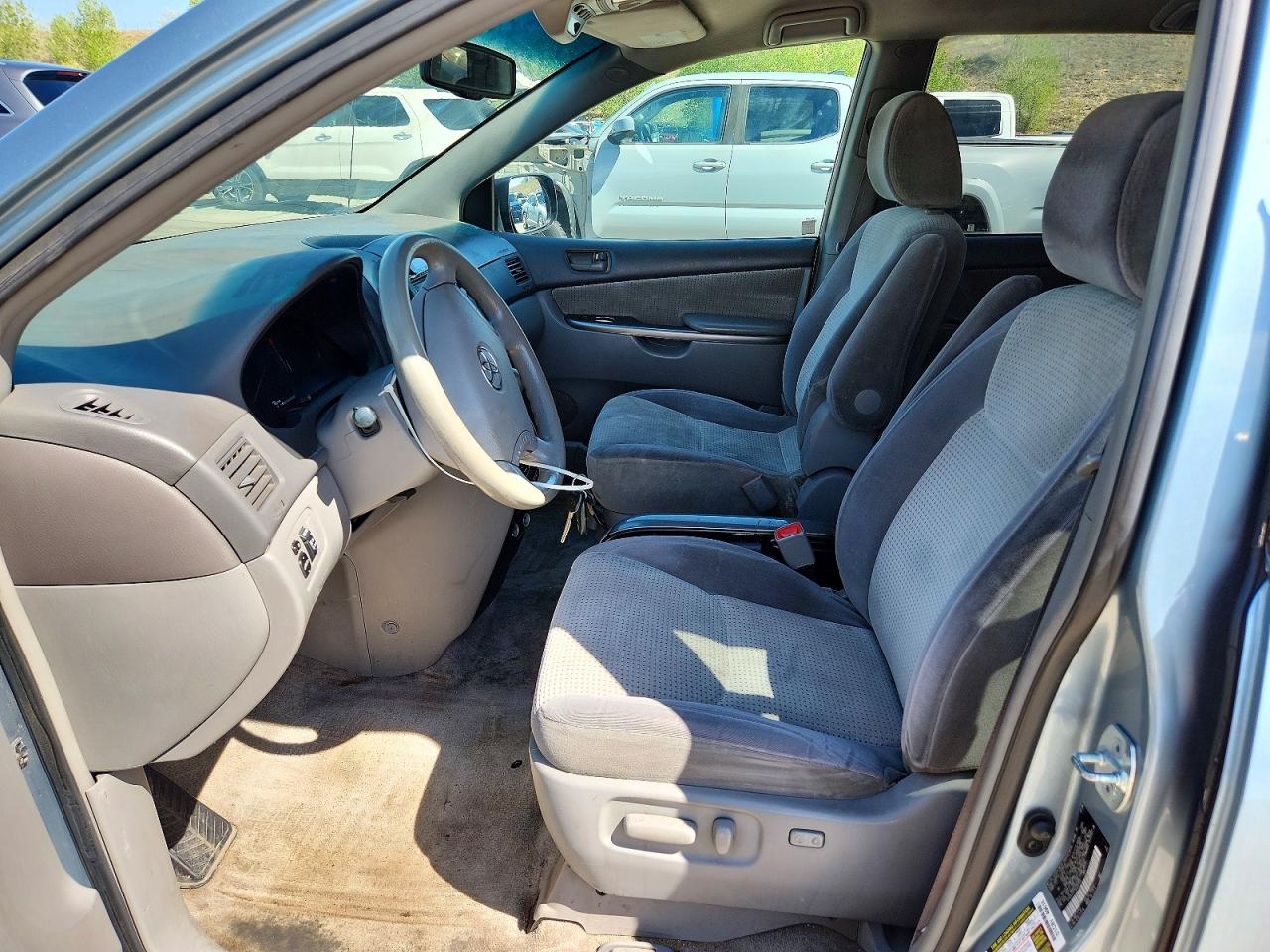 Toyota Sienna Le 8-passenger