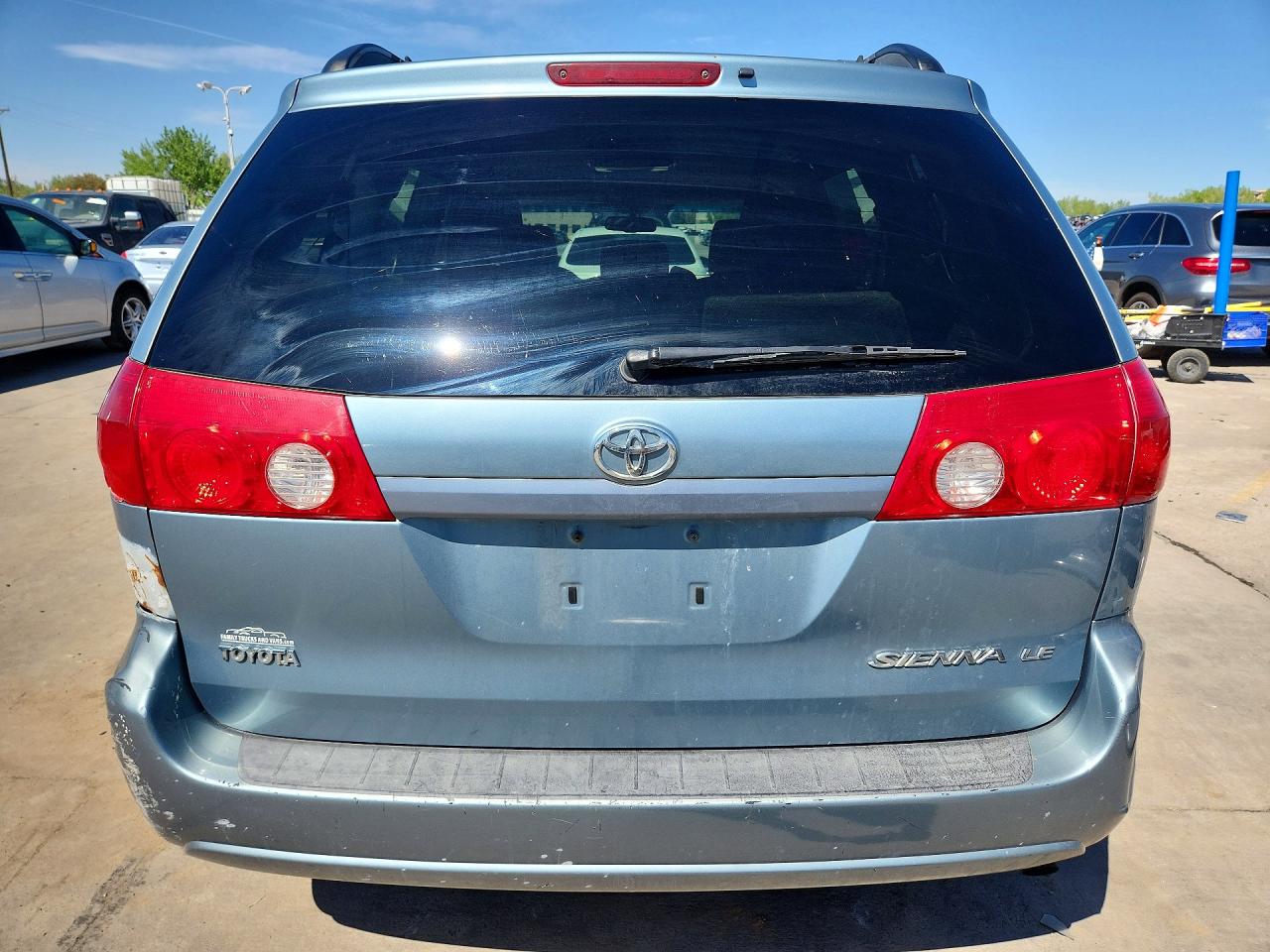 Toyota Sienna Le 8-passenger