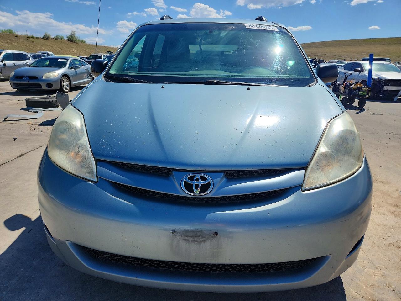 Toyota Sienna Le 8-passenger