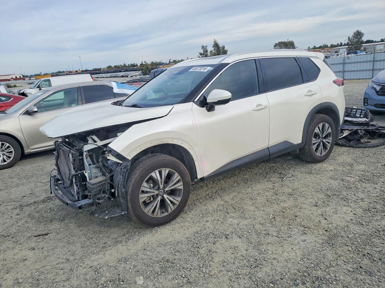 Salvage Nissan Rogue Image