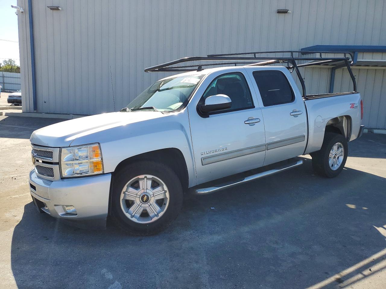 Salvage Chevrolet Silverado Image