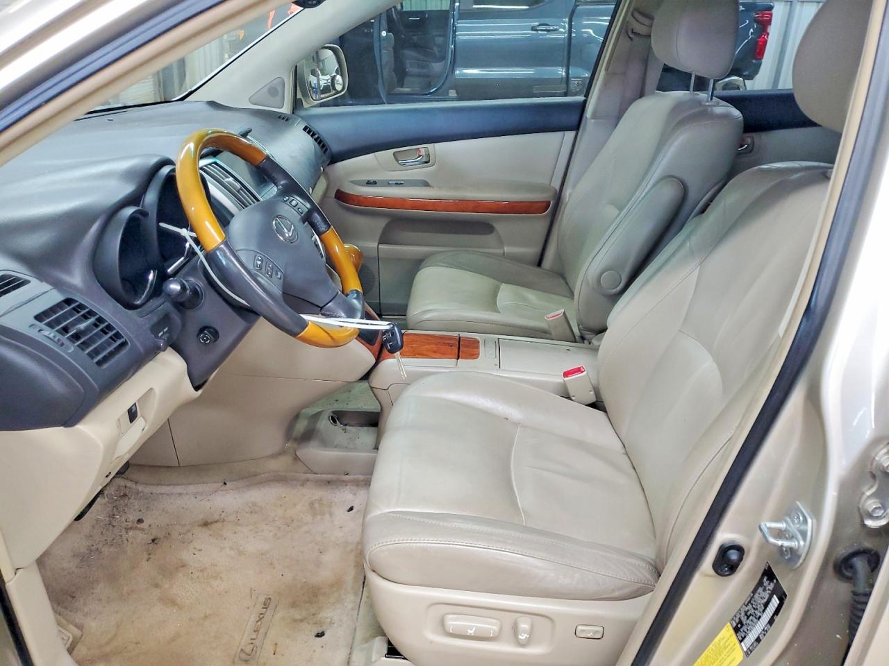 Lexus RX Base