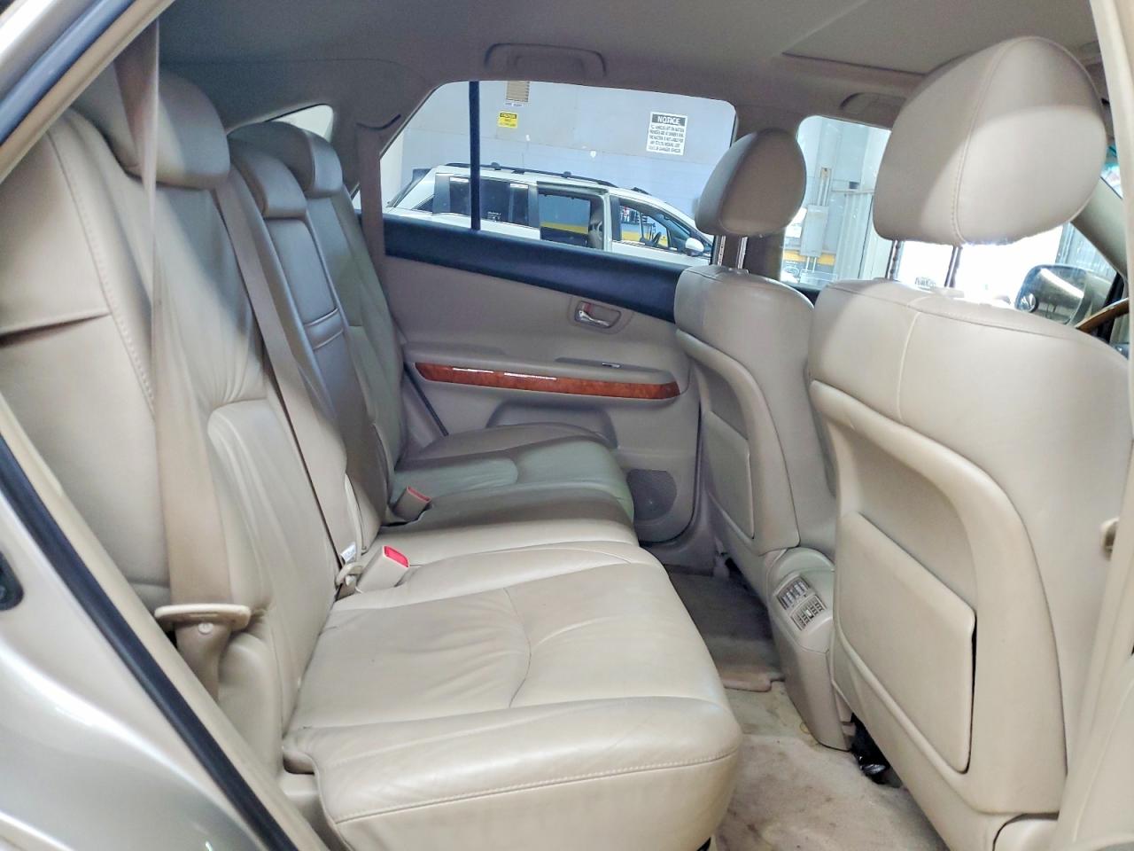 Lexus RX Base