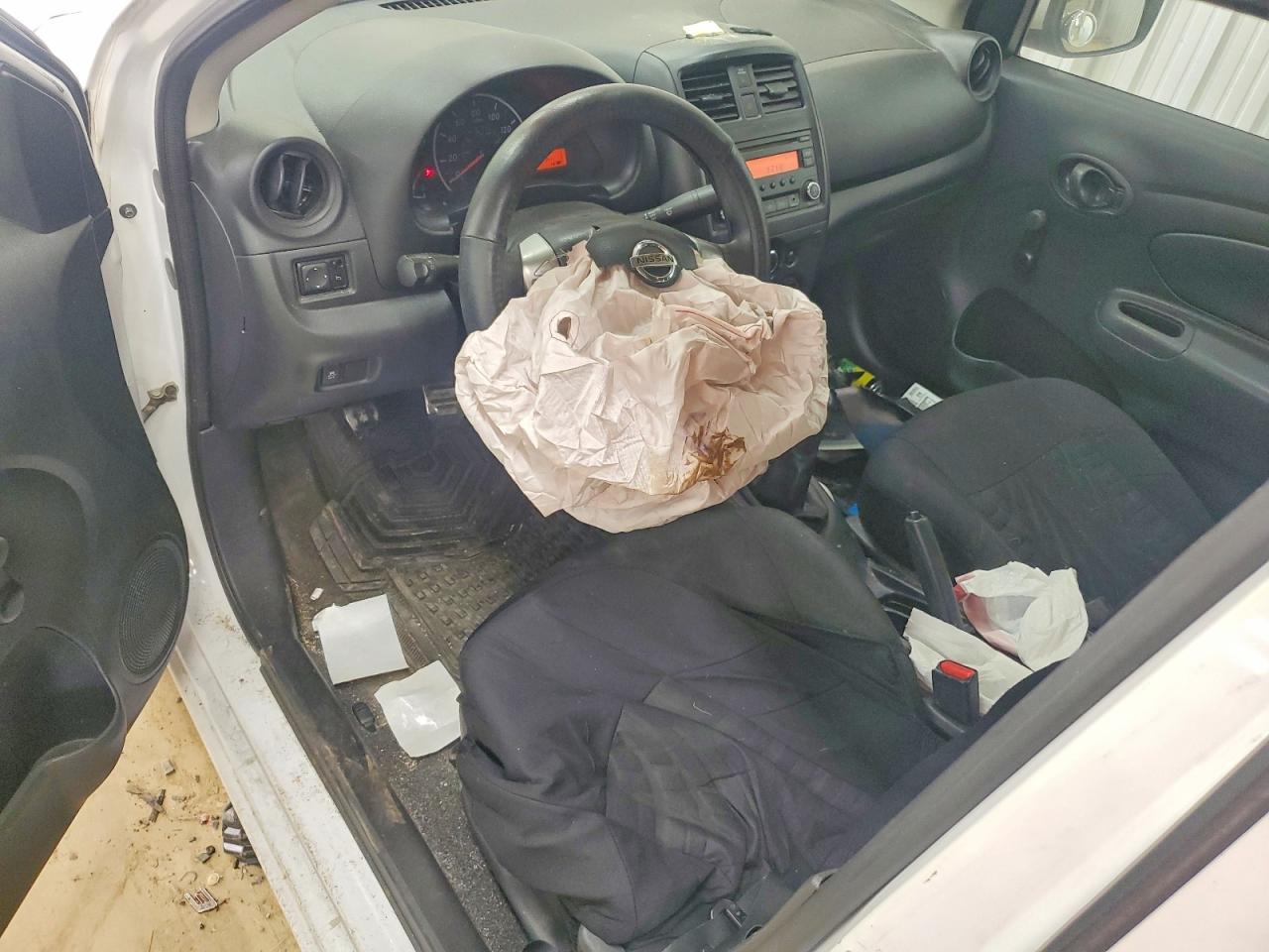 Nissan Versa 1.6 S