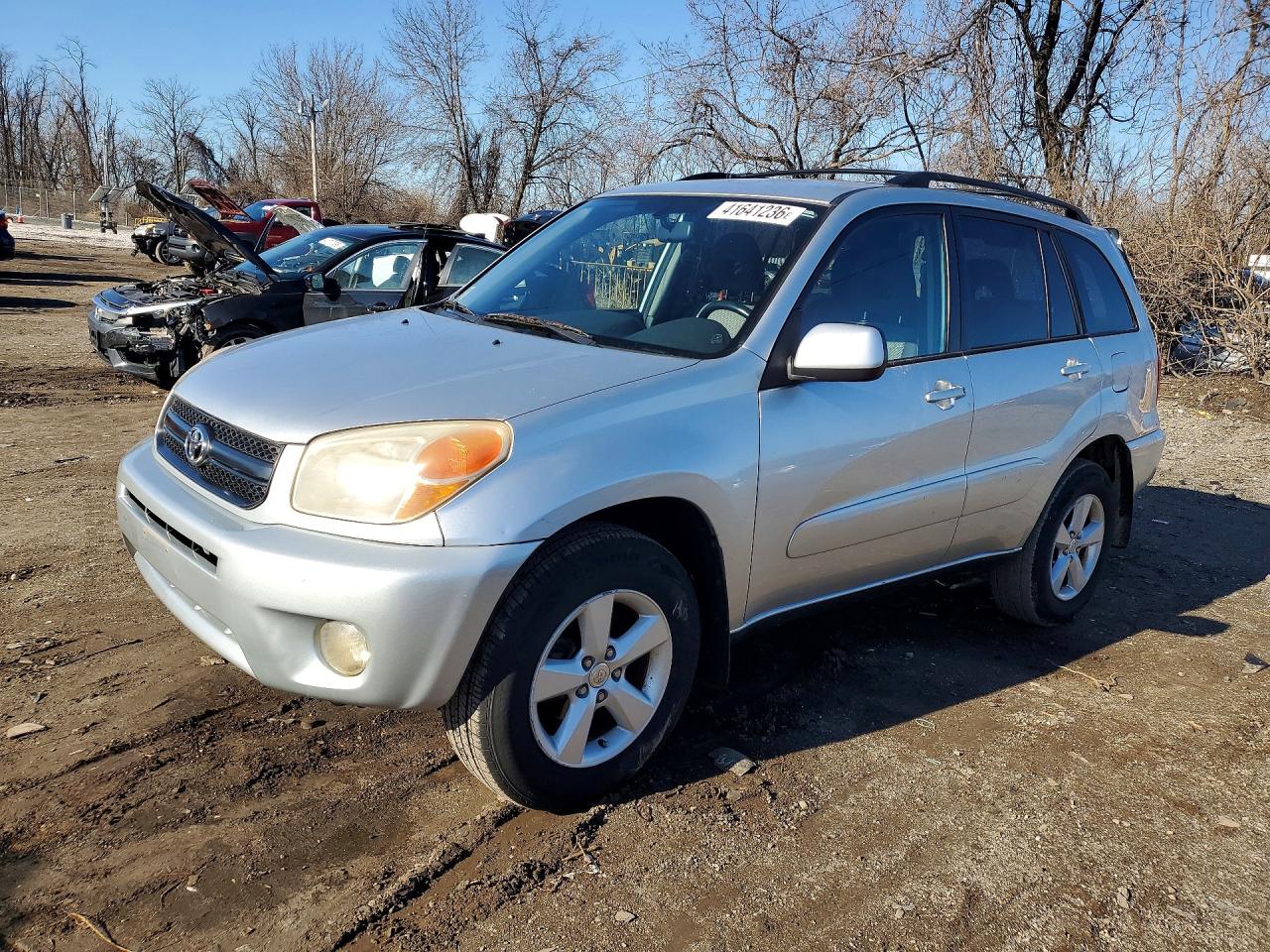 Salvage Toyota RAV4 Image