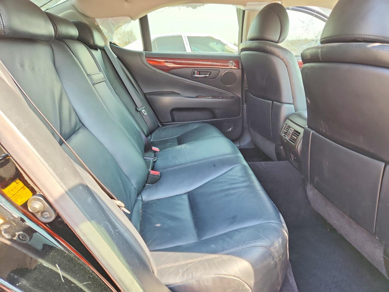 Lexus LS Base