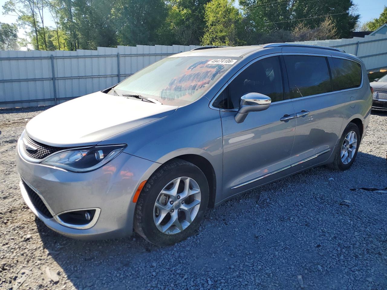 Salvage Chrysler Pacifica Image