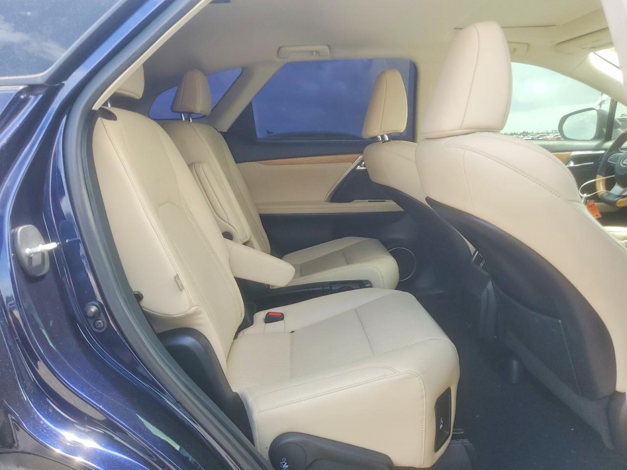 Lexus RX Base