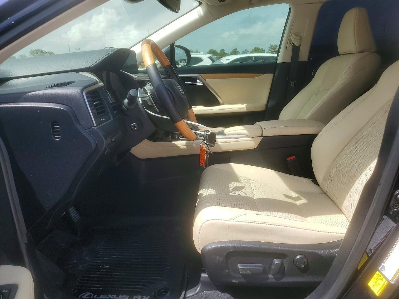 Lexus RX Base