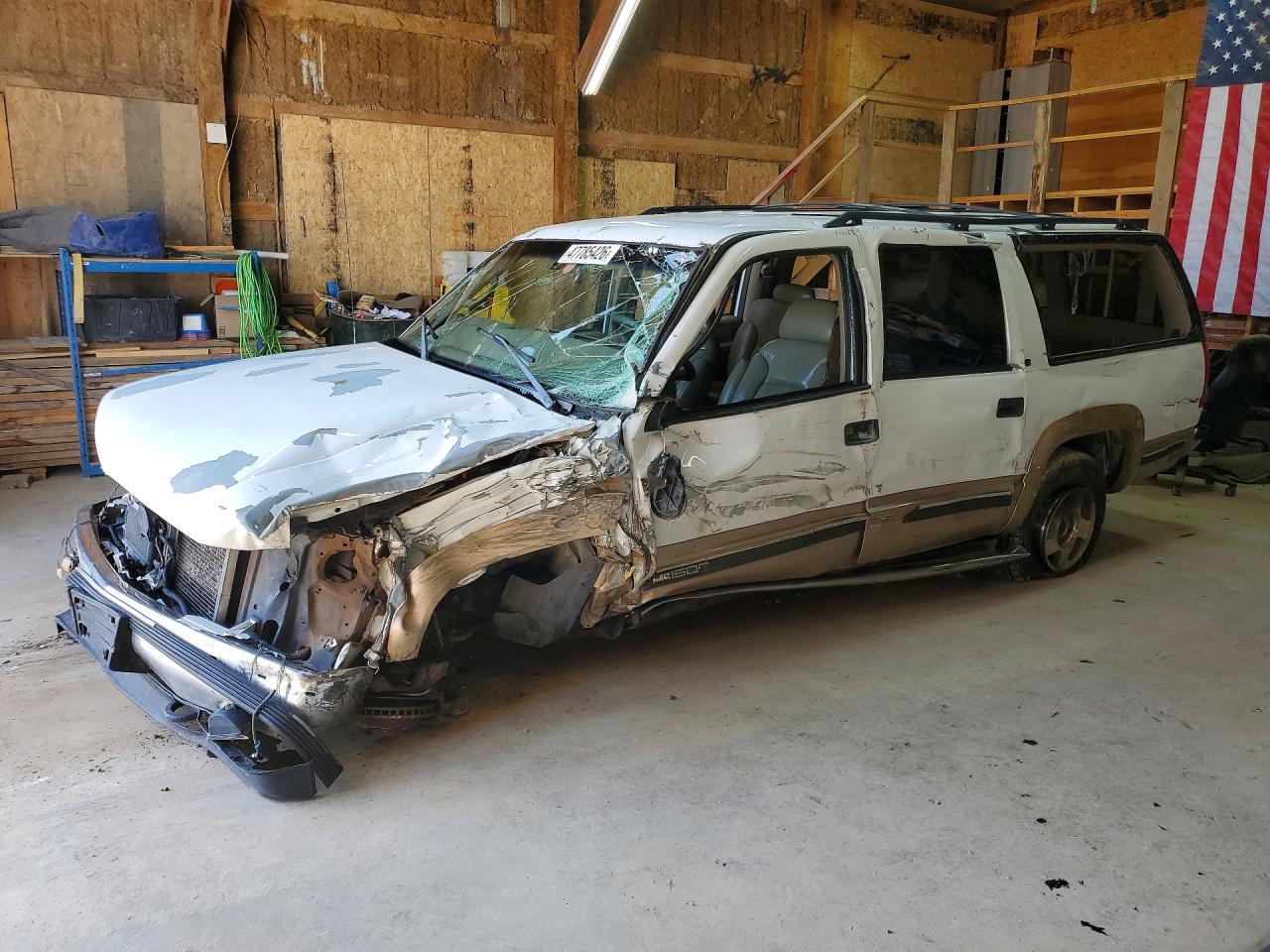 Salvage GMC Suburban Image