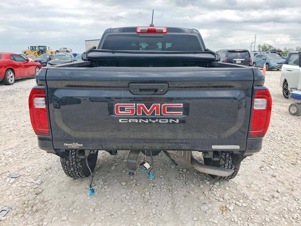 GMC Canyon Elevation