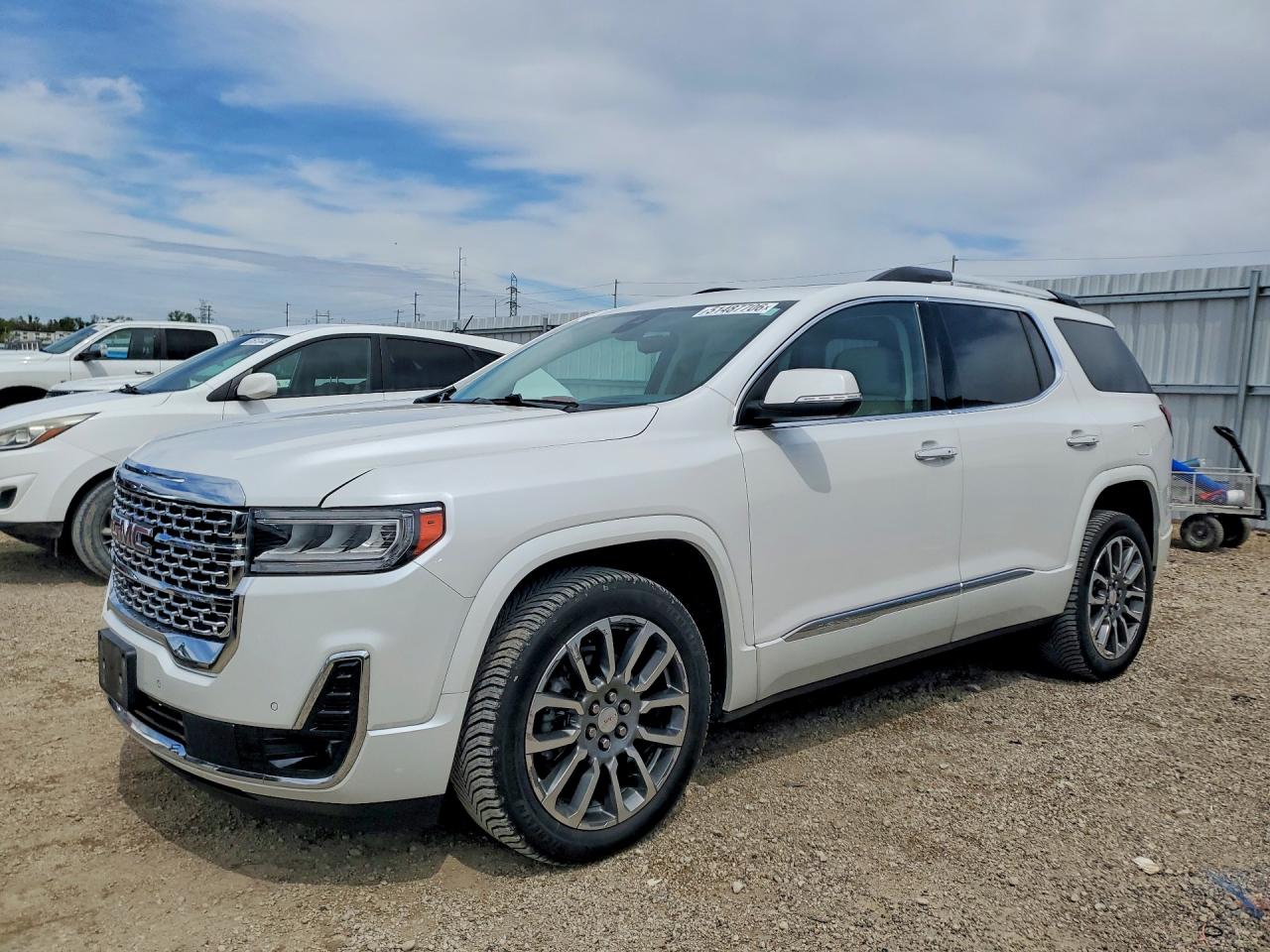 Salvage GMC Acadia Image