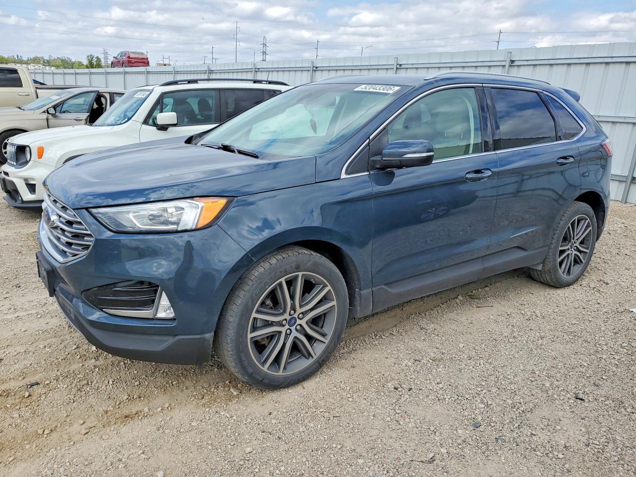 Salvage Ford Edge Image