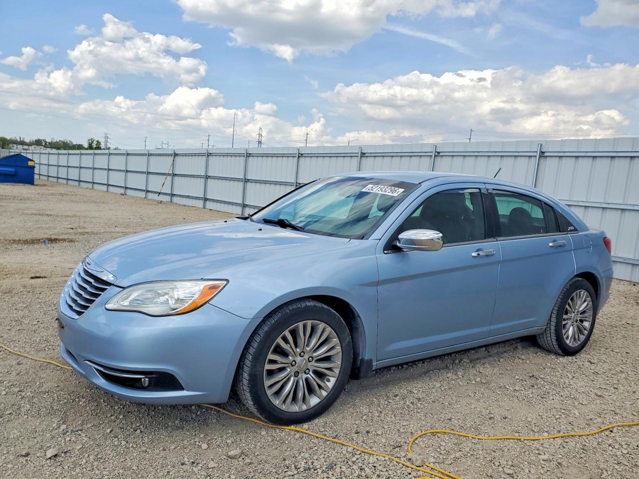 Salvage Chrysler 200 Image