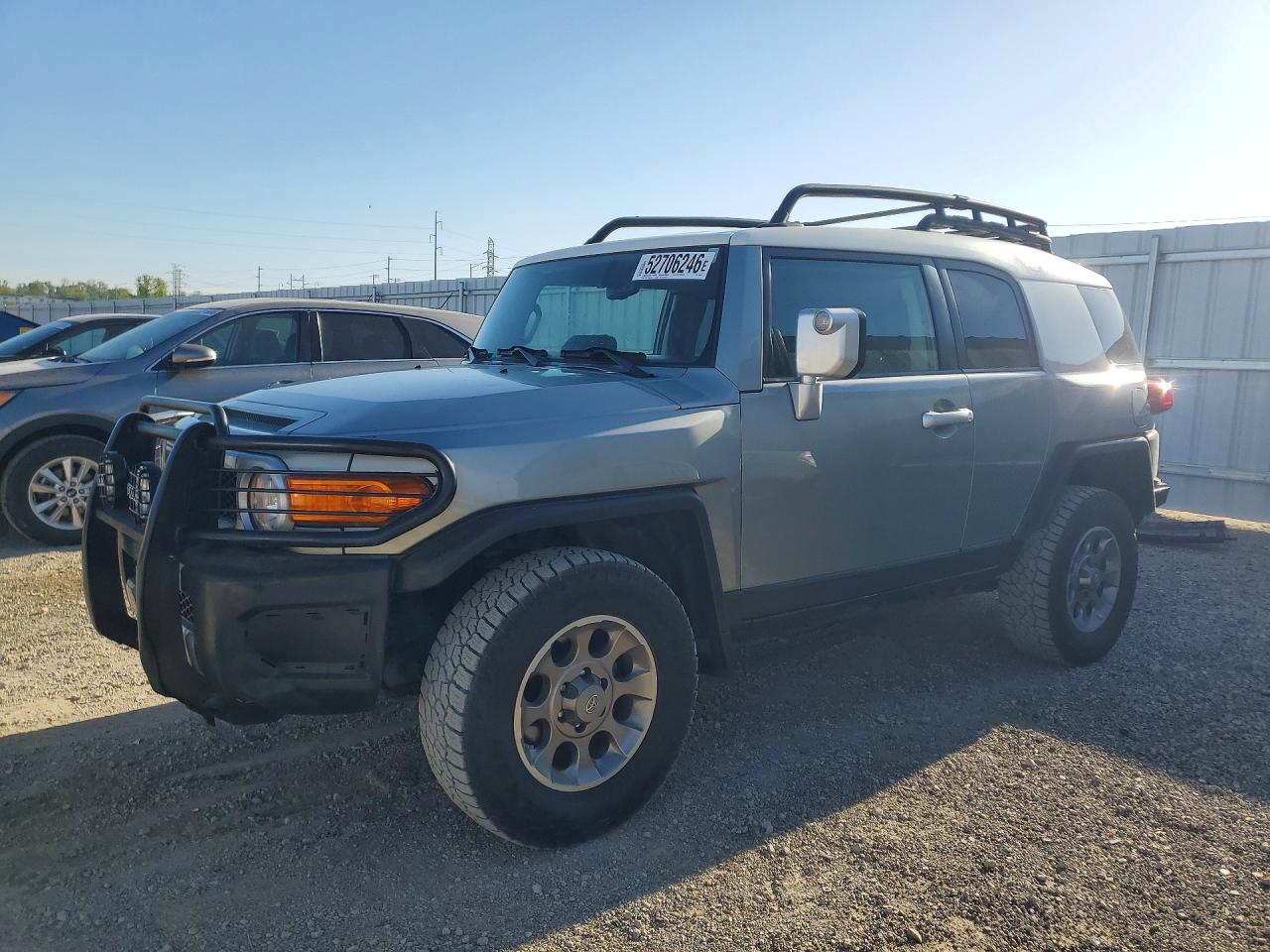 Salvage Toyota FJ Cruiser Image