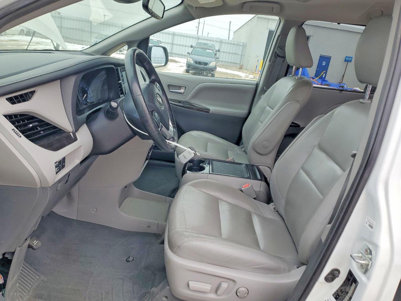 Toyota Sienna Xle 8-passenger